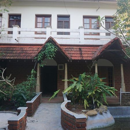 Green'S Guest House Auroville Exterior foto